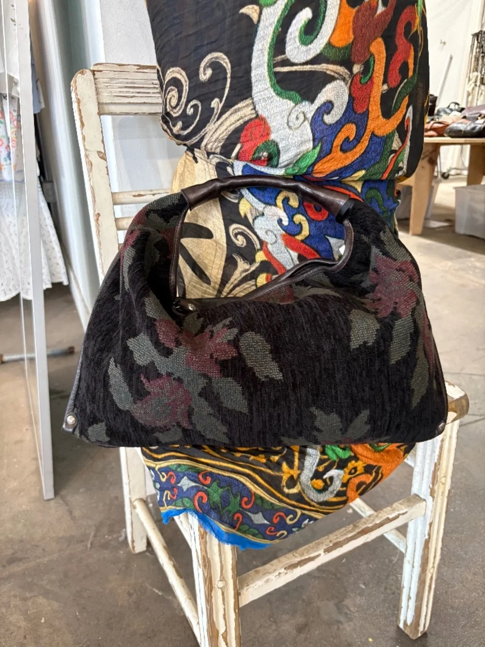 Campomaggi Atena Floral Velvet Jacquard and Leather Hobo Bag in Nero & Grigio